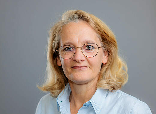 Dr. Anni Neu