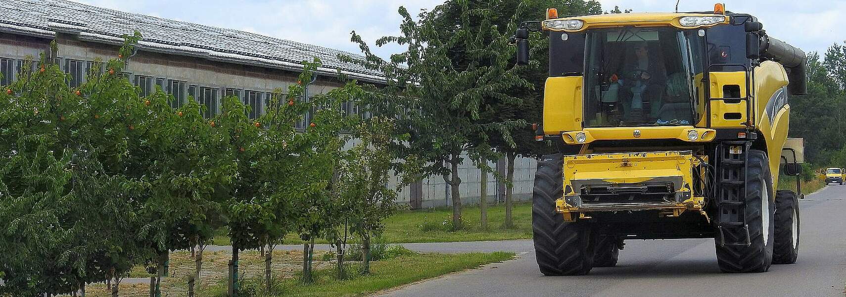 Sommer und Herbst sind Erntezeit – Vorsicht im Straßenverkehr wichtig
