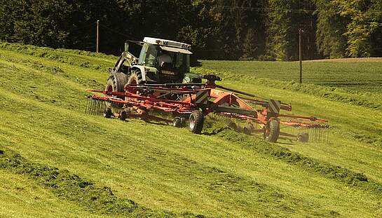 tractor-3382681_1920_pixabay_pixel2013.jpg