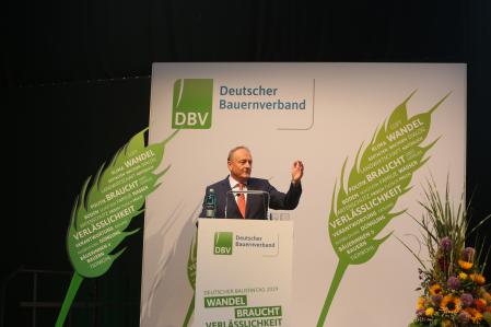 DBT_2019_Grundsatzrede_Rukwied_c_Tanja_Schnitzler-DBV.jpg