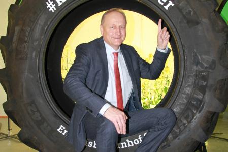 Auftaktfoto_IGW_JR_mit_Reifen_schn__3_.jpg