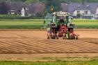 tractor-5218978_1920_pixabay_Thomas_B._schn.jpg