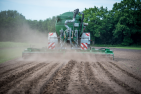 tractor-3486285_1920_pixabay_Wolfgang_Ehrecke.png