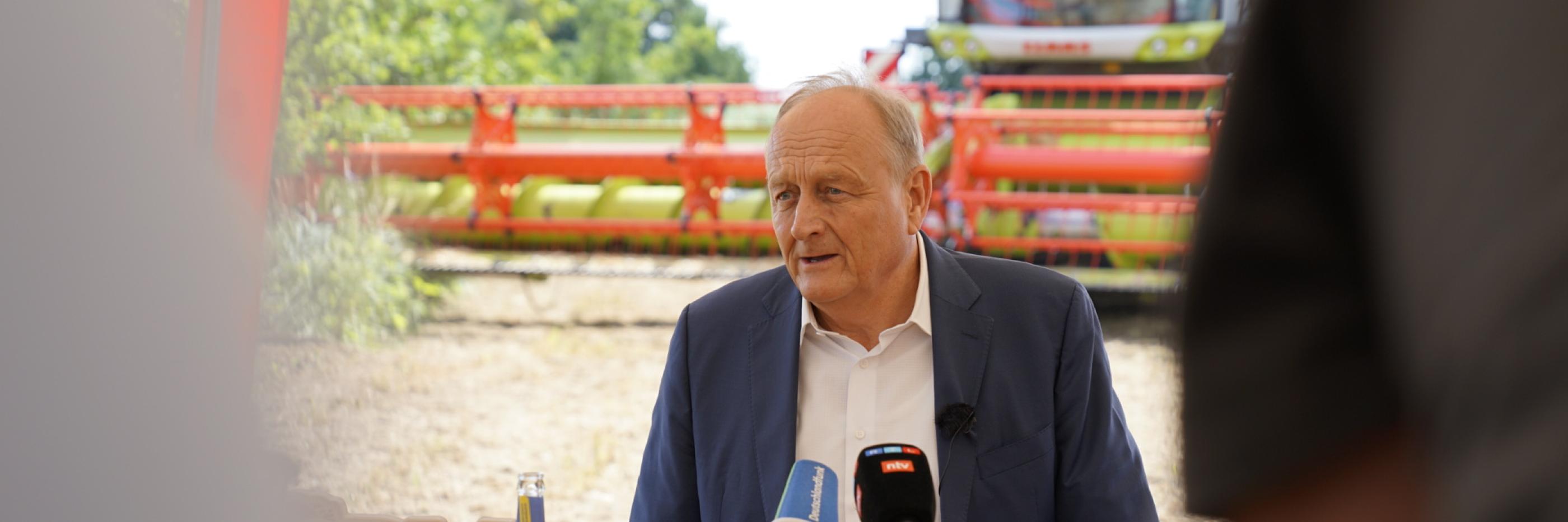 Ernteauftakt 2026: Angespannte wirtschaftliche Situation trotz Durchschnittsernte