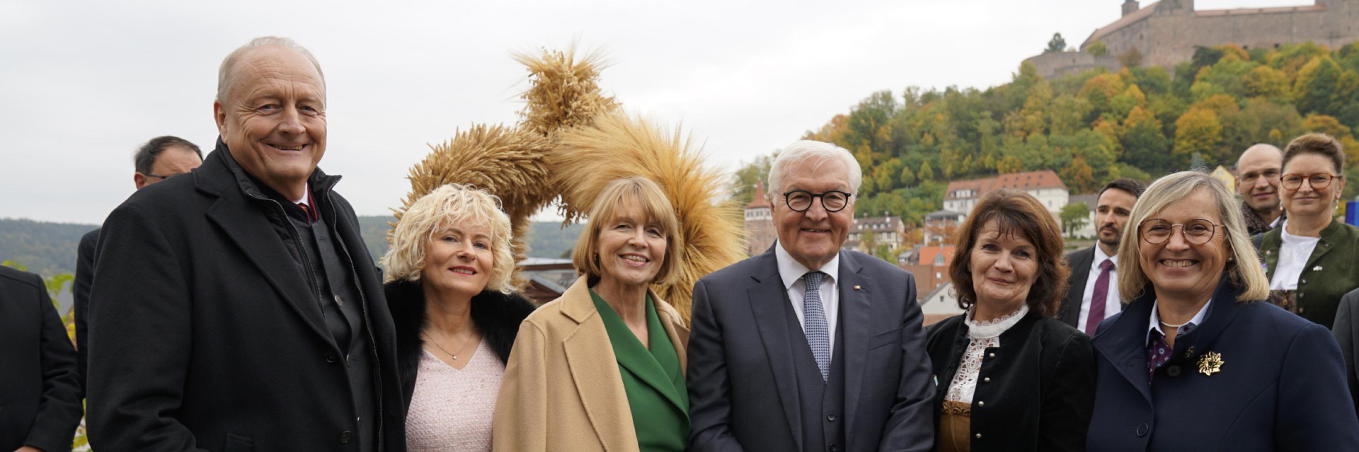 Erntekrone an Bundespräsident Steinmeier übergeben