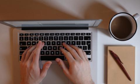 laptop-3571478_1920 pixabay-linaberlin