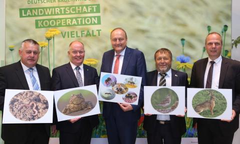 2019-06-26_Artenvielfalt_in_der_Agrarlandschaft_c_DBV.jpg