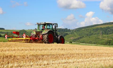 4604_tractor-4277810_c_HarryStueber_pixabay.jpg