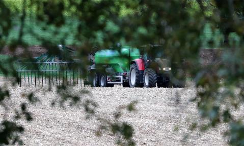 tractor-4538040_c_wafr_pixabay.jpg
