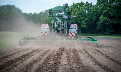 tractor-3486285_1920_pixabay_Wolfgang_Ehrecke.png
