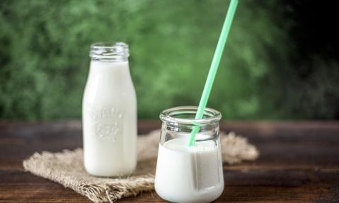 milk-3231772_1280_pixabay_Imoflow.jpg