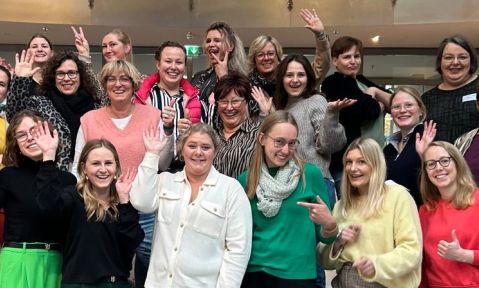 Kompass Programm Gruppenbild mit den Teilnehmerinnen