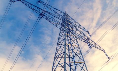 transmission-tower-5992027_pixabay_analogicus.jpg