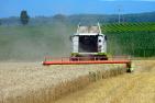 combine-harvester-6478500_1920_pixabay_Matthias_Boeckel.jpg