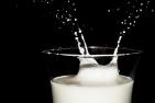milk-1760353_1920_pixabay-manolofranco.jpg